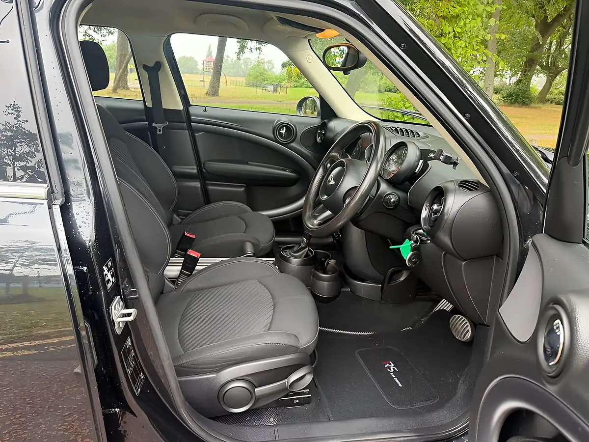 Used 2015 MINI Countryman Cooper S Black - Interior and Exterior details 8