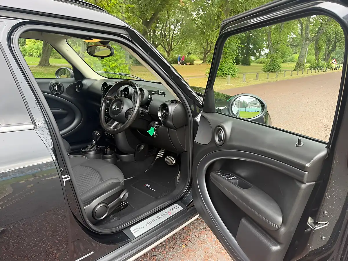 Used 2015 MINI Countryman Cooper S Black - Interior and Exterior details 9