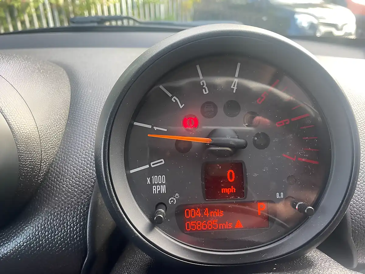 Used 2015 MINI Countryman Cooper S White - Interior and Exterior details 16