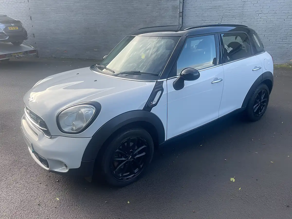 Used 2015 MINI Countryman Cooper S White - Interior and Exterior details 3