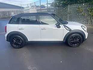 Used 2015 MINI Countryman Cooper S White - Interior and Exterior details 4