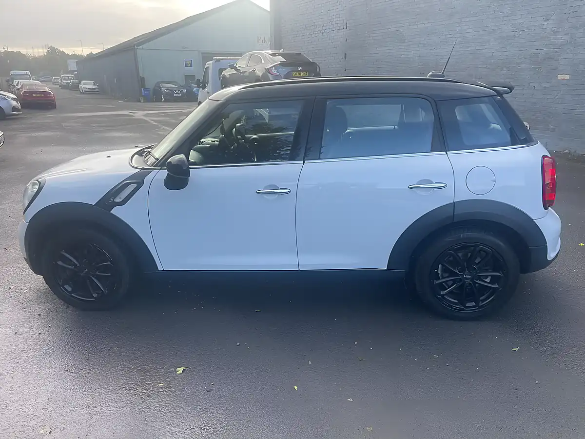Used 2015 MINI Countryman Cooper S White - Interior and Exterior details 6