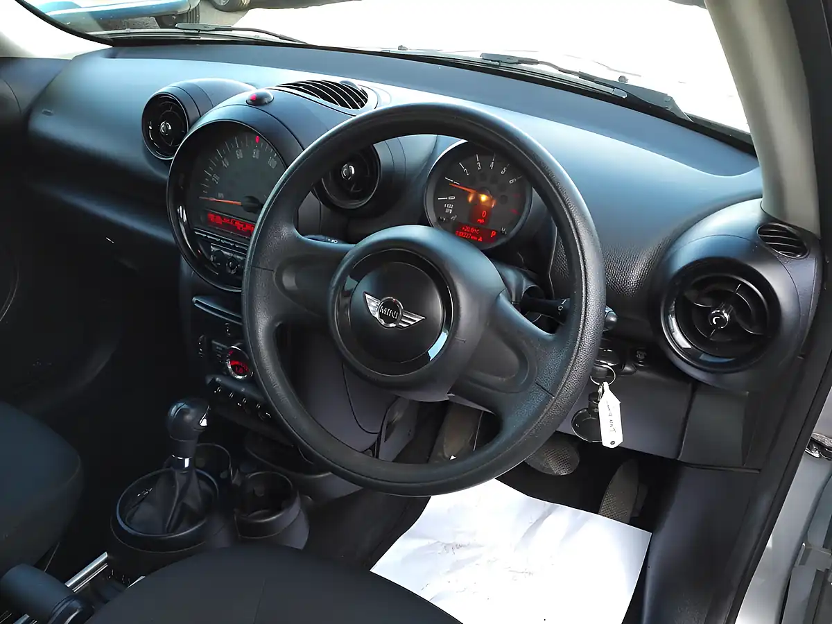 Used 2015 MINI Countryman Cooper Silver - Interior and Exterior details 10