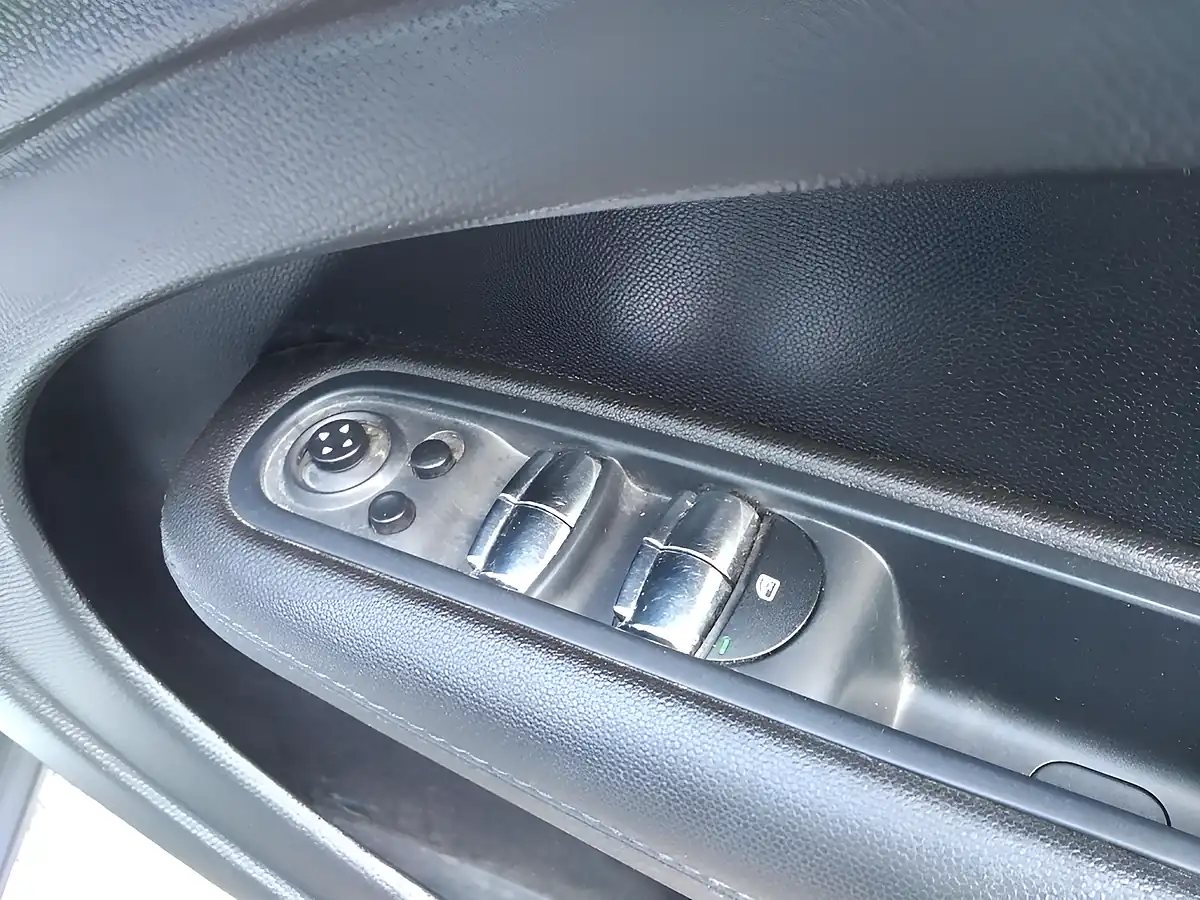 Used 2015 MINI Countryman Cooper Silver - Interior and Exterior details 14
