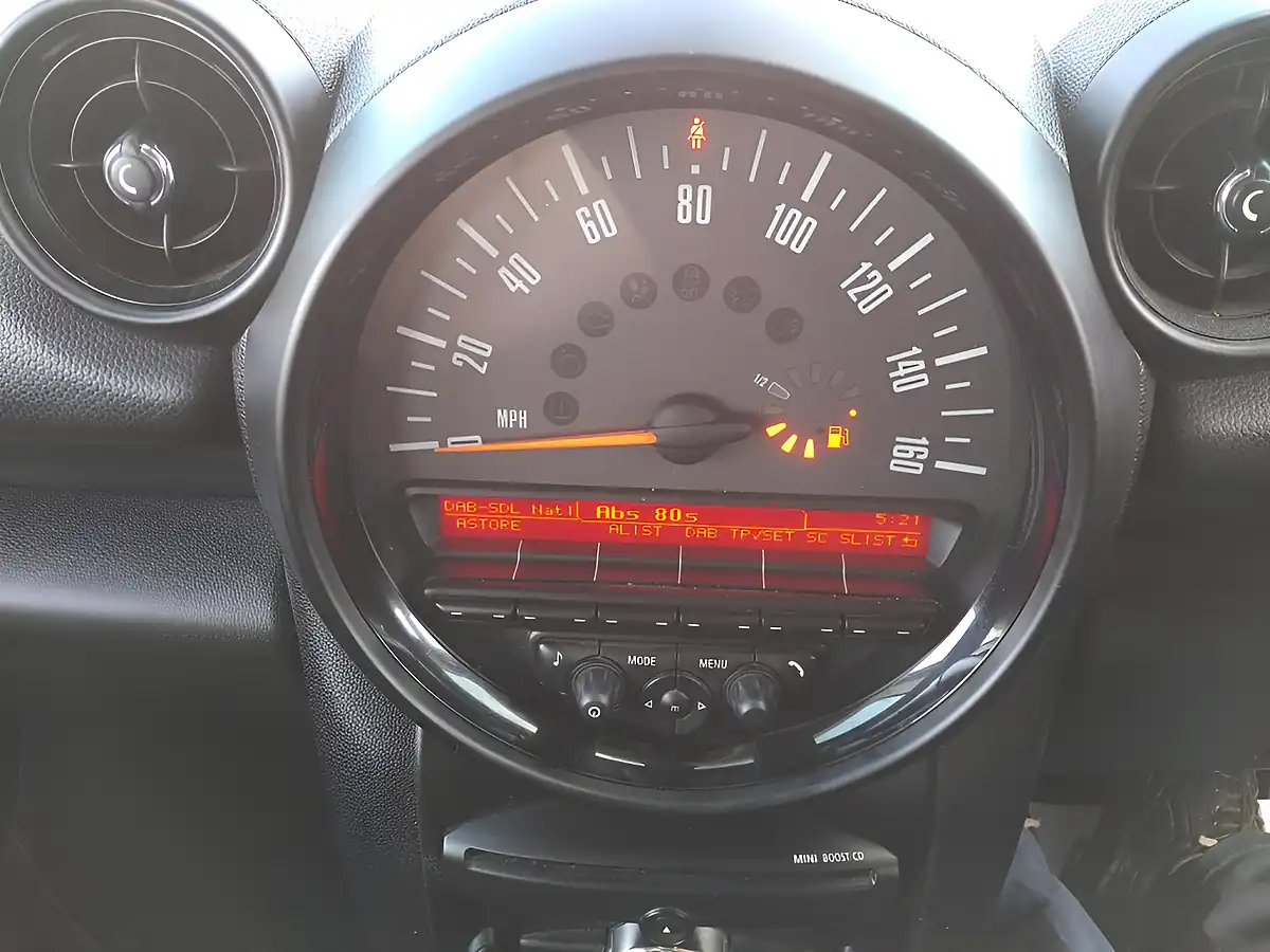 Used 2015 MINI Countryman Cooper Silver - Interior and Exterior details 16