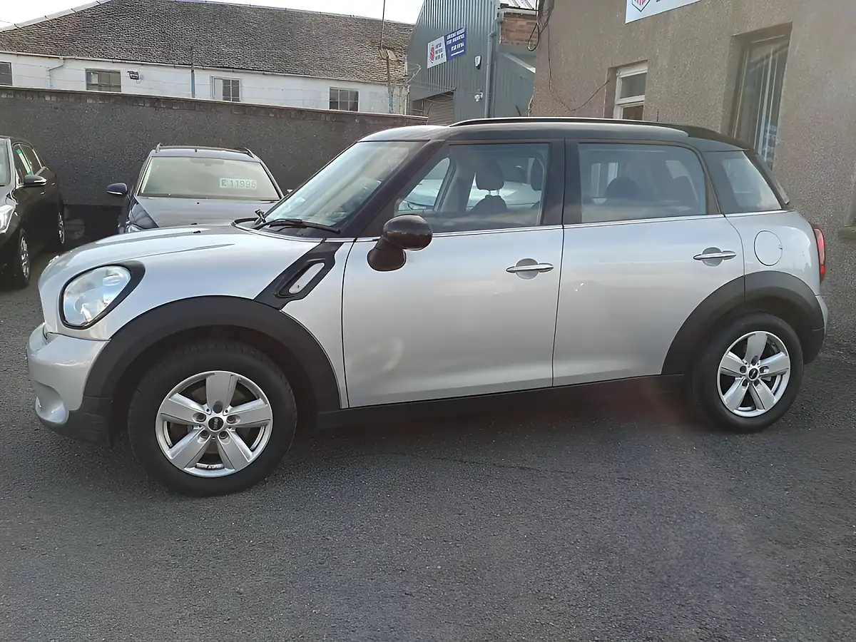 Used 2015 MINI Countryman Cooper Silver - Interior and Exterior details 2