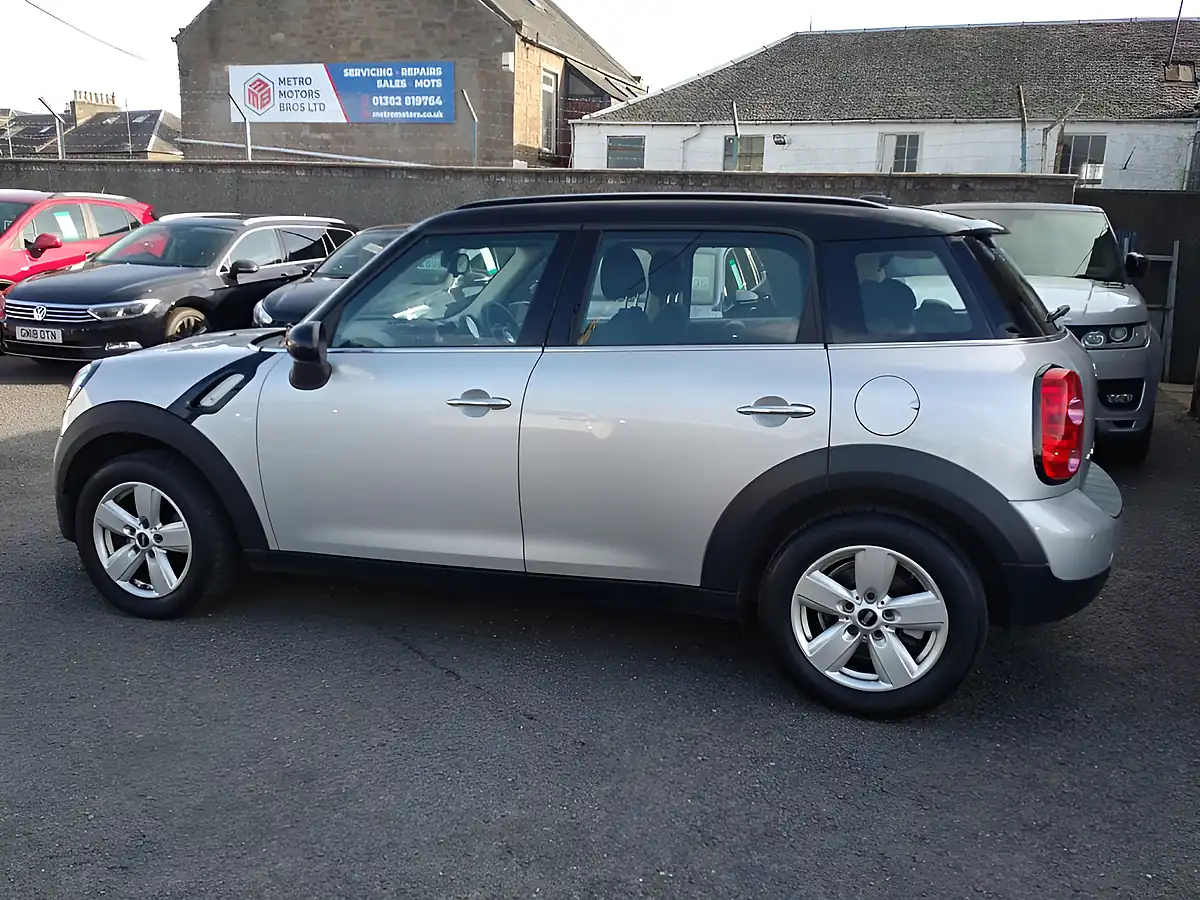 Used 2015 MINI Countryman Cooper Silver - Interior and Exterior details 3
