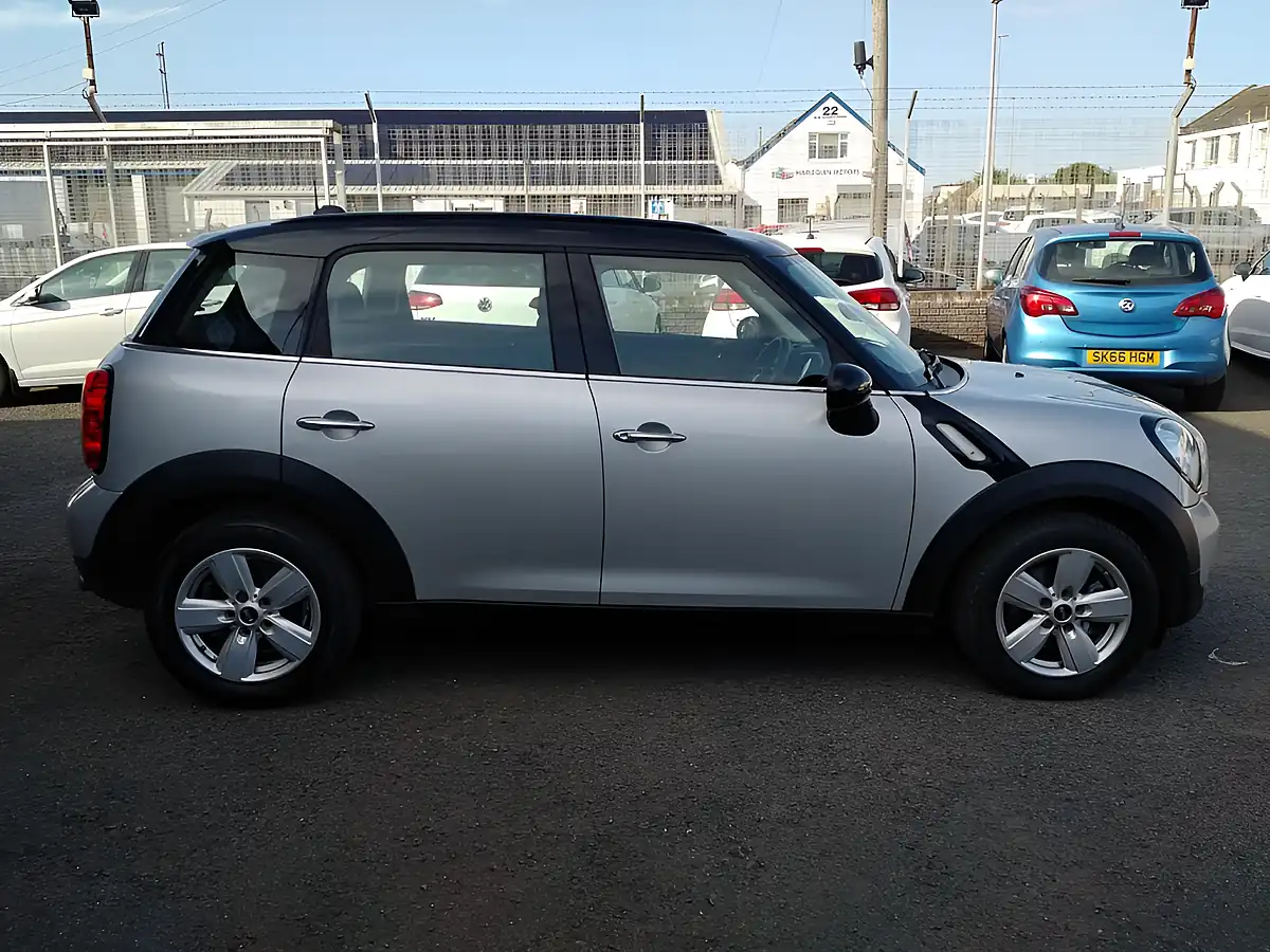 Used 2015 MINI Countryman Cooper Silver - Interior and Exterior details 7