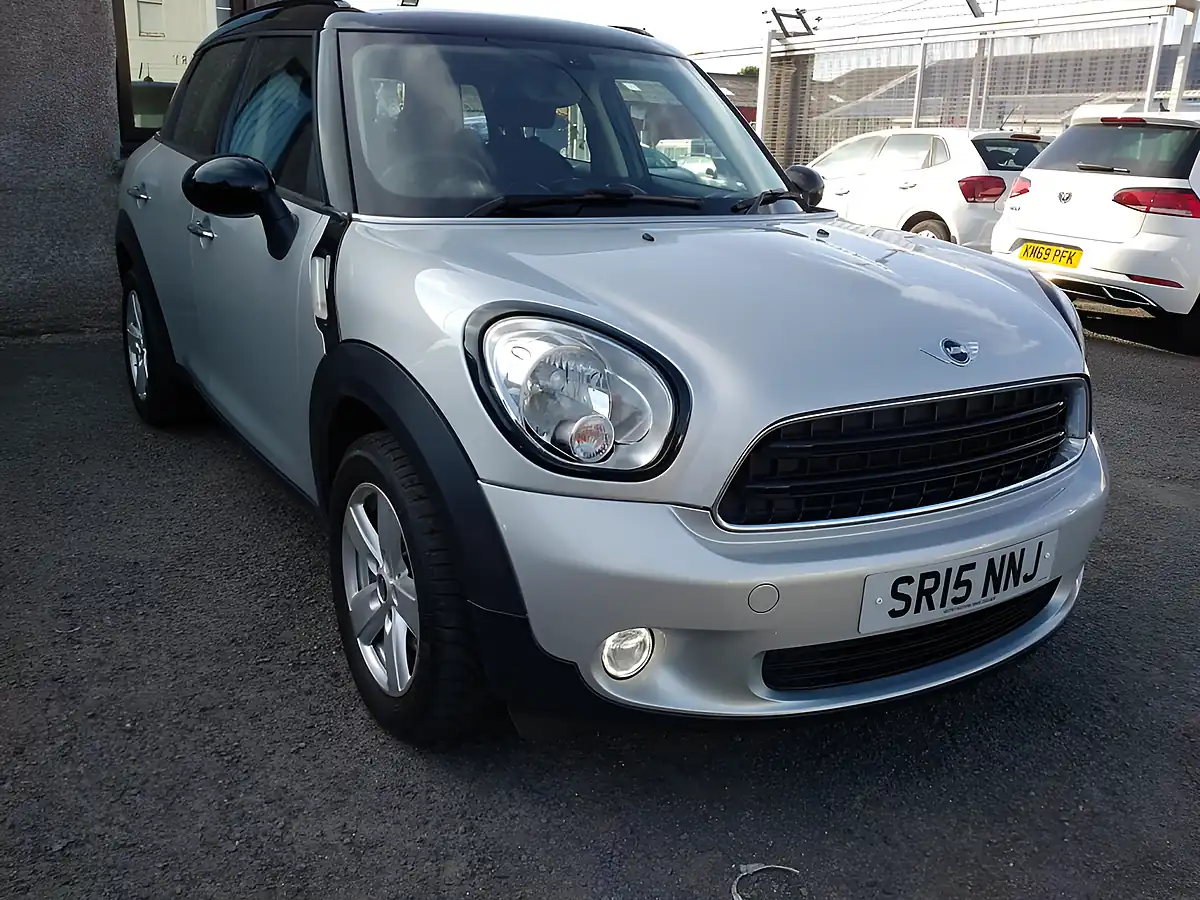 Used 2015 MINI Countryman Cooper Silver - Interior and Exterior details 9