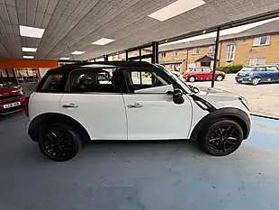 Used 2015 MINI Countryman Cooper White - Interior and Exterior details 2