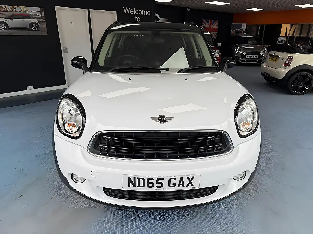 Used 2015 MINI Countryman Cooper White - Interior and Exterior details 4