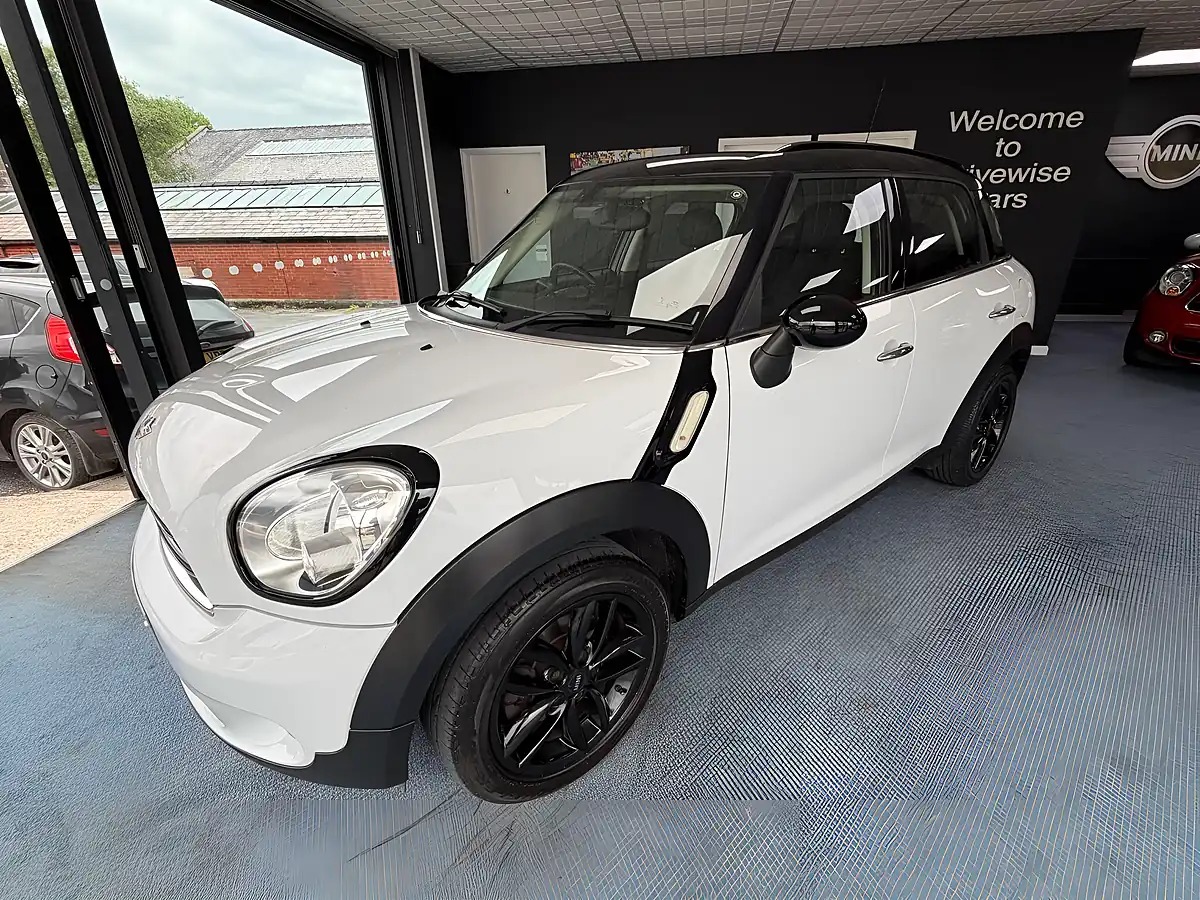 Used 2015 MINI Countryman Cooper White - Interior and Exterior details 5