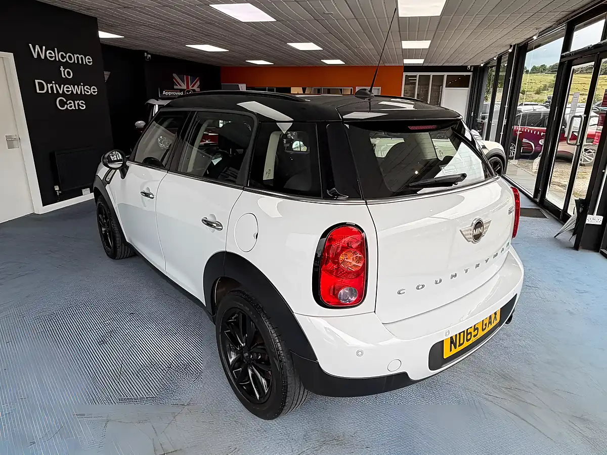 Used 2015 MINI Countryman Cooper White - Interior and Exterior details 7