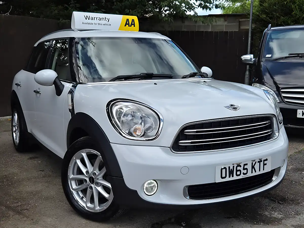 Used 2015 MINI Countryman Cooper White - Front View