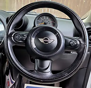 Used 2015 MINI Countryman Cooper White - Interior and Exterior details 16
