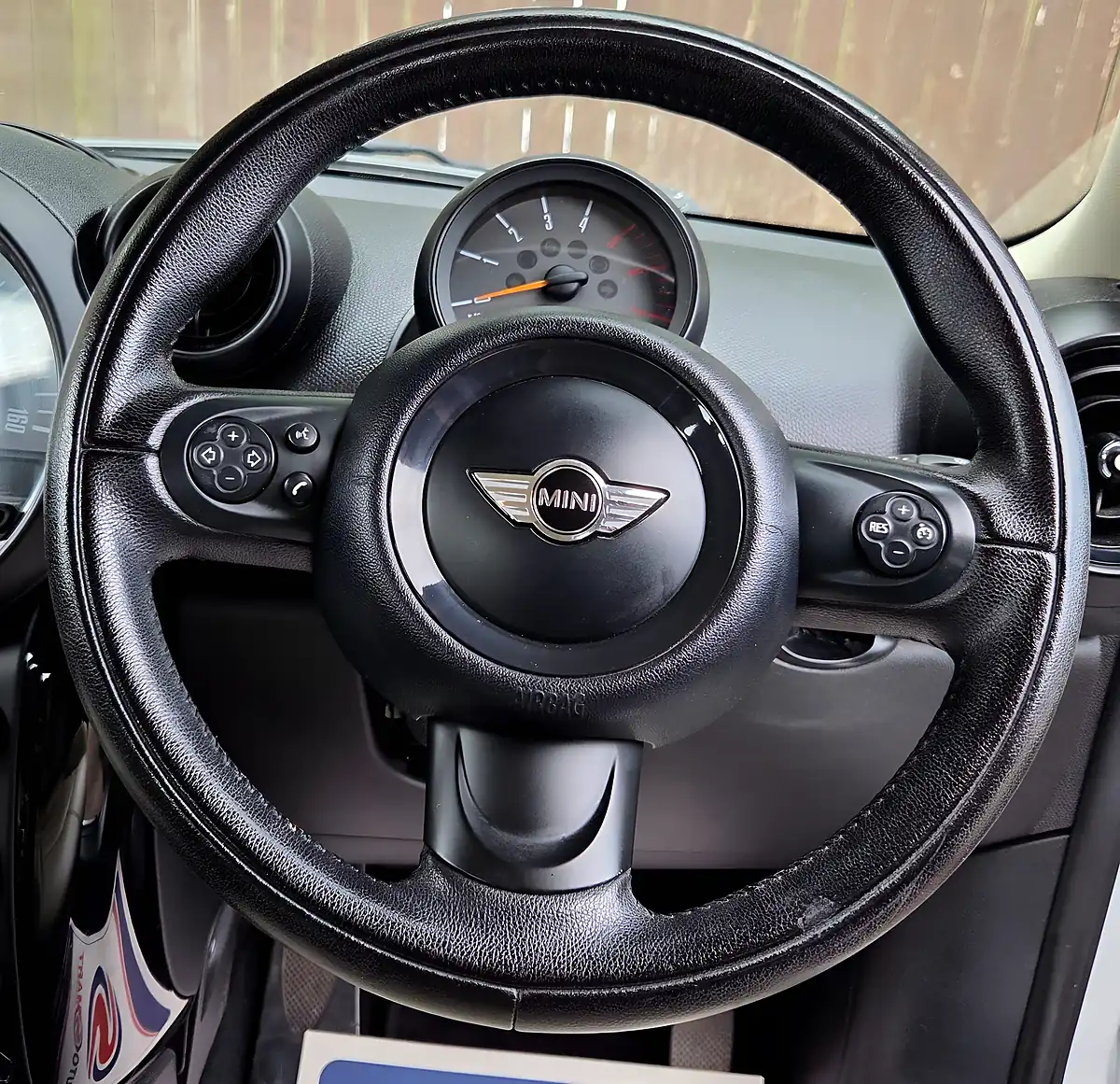 Used 2015 MINI Countryman Cooper White - Interior and Exterior details 16