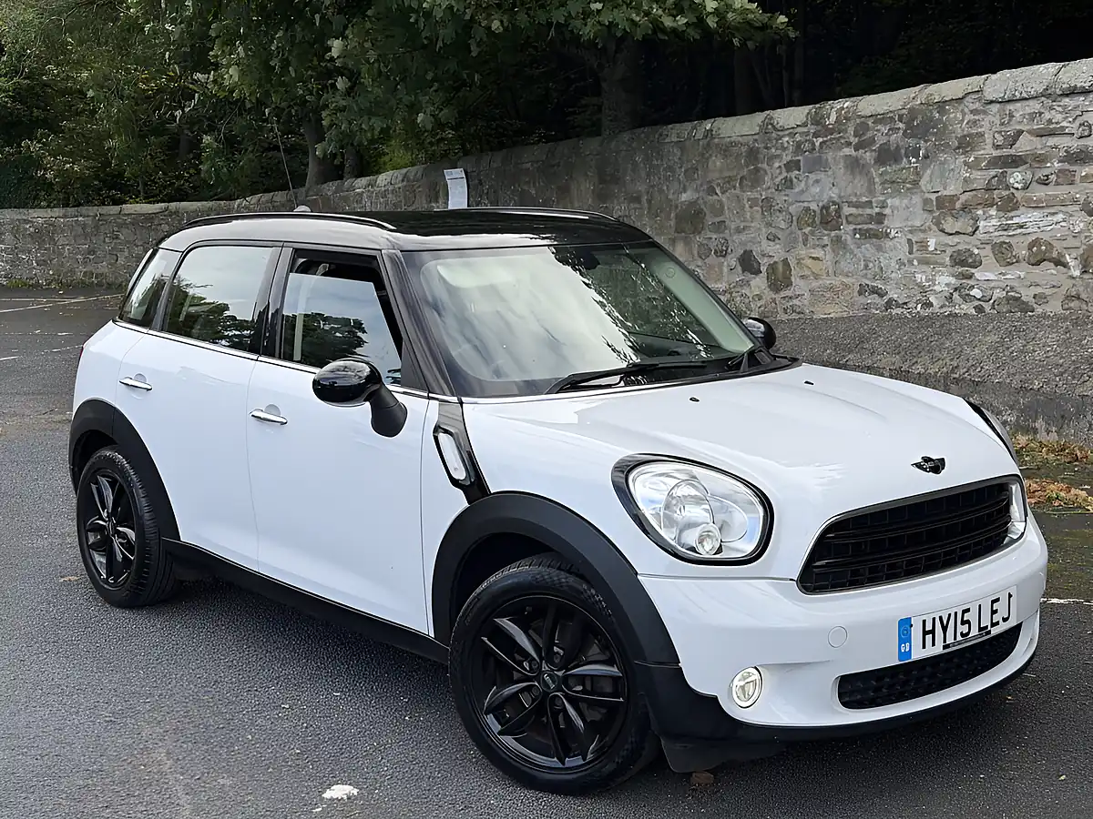 Used 2015 MINI Countryman Cooper White - Front View