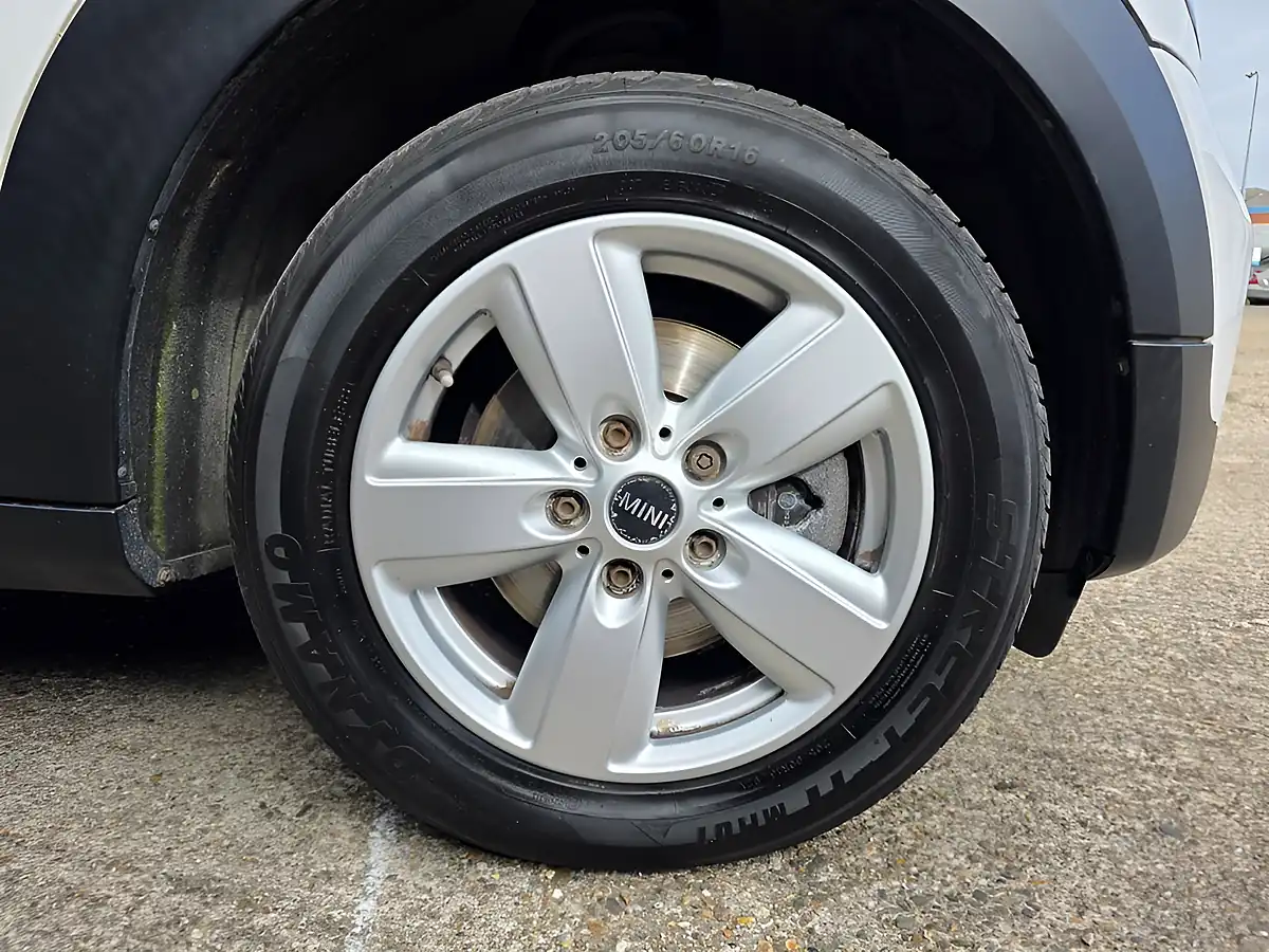 Used 2015 MINI Countryman One White - Interior and Exterior details 10