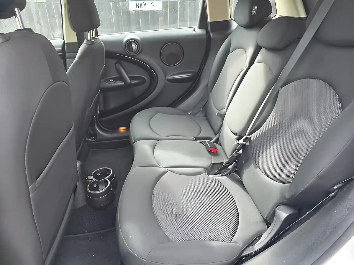 Used 2015 MINI Countryman One White - Interior and Exterior details 12