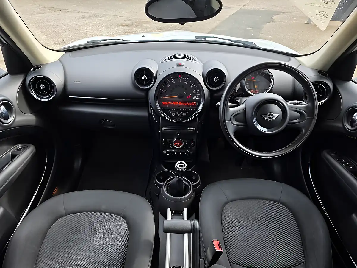 Used 2015 MINI Countryman One White - Interior and Exterior details 13