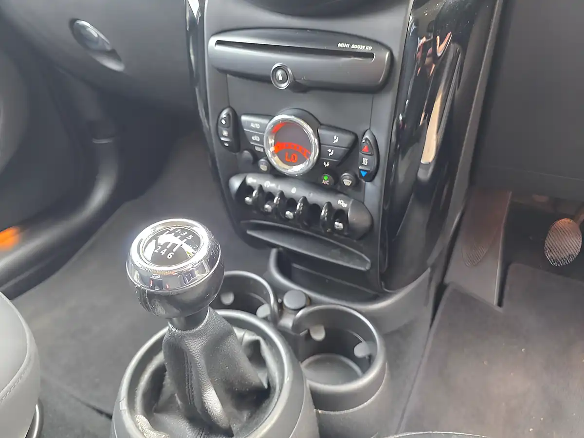 Used 2015 MINI Countryman One White - Interior and Exterior details 17