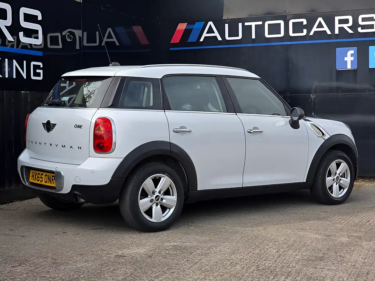 Used 2015 MINI Countryman One White - Interior and Exterior details 4