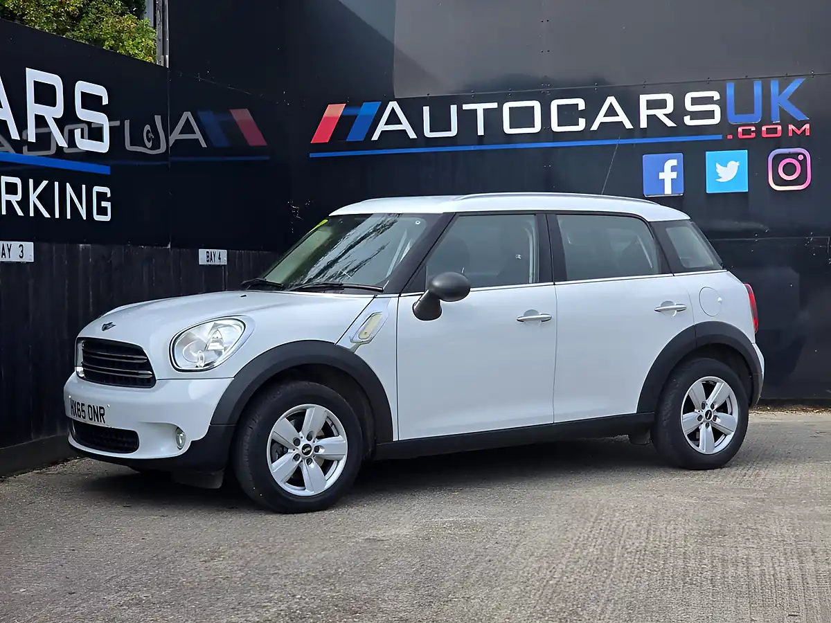 Used 2015 MINI Countryman One White - Interior and Exterior details 9