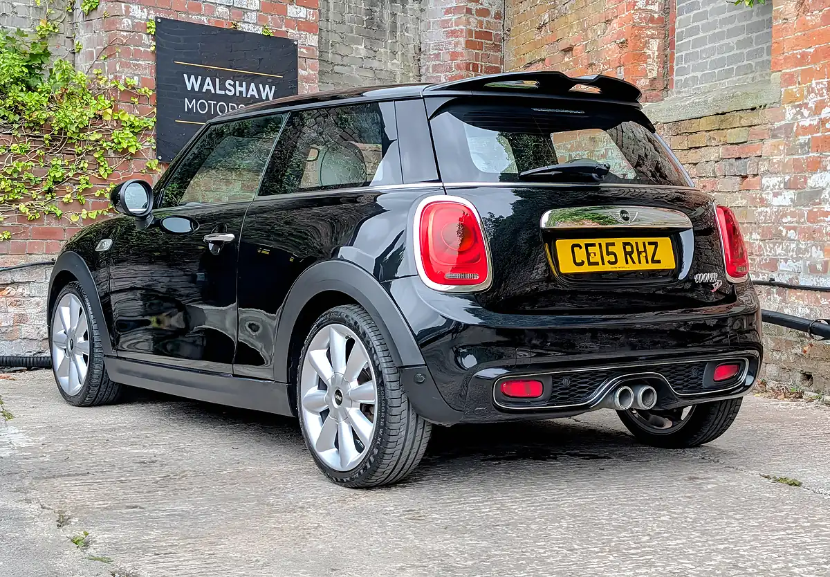 Used 2015 MINI Hatch 3-Door Hatch Black - Interior and Exterior details 10