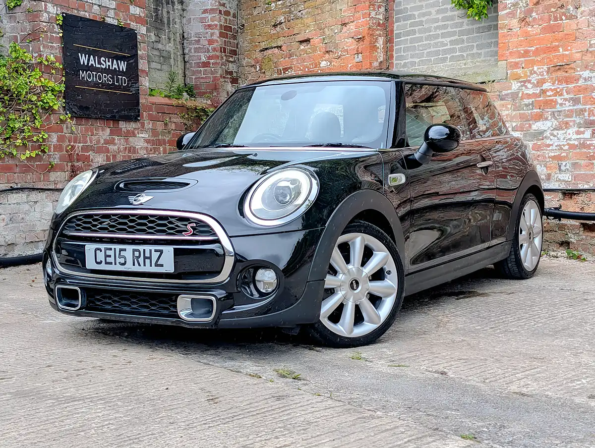 Used 2015 MINI Hatch 3-Door Hatch Black - Interior and Exterior details 13