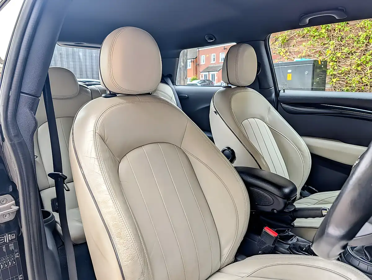Used 2015 MINI Hatch 3-Door Hatch Black - Interior and Exterior details 14
