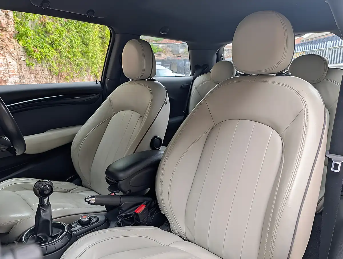 Used 2015 MINI Hatch 3-Door Hatch Black - Interior and Exterior details 16