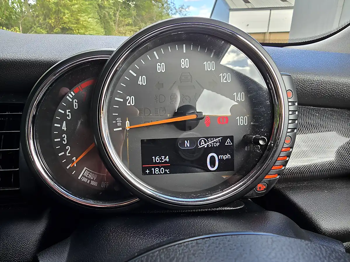 Used 2015 MINI Hatch Cooper 3-Door Blue - Interior and Exterior details 11