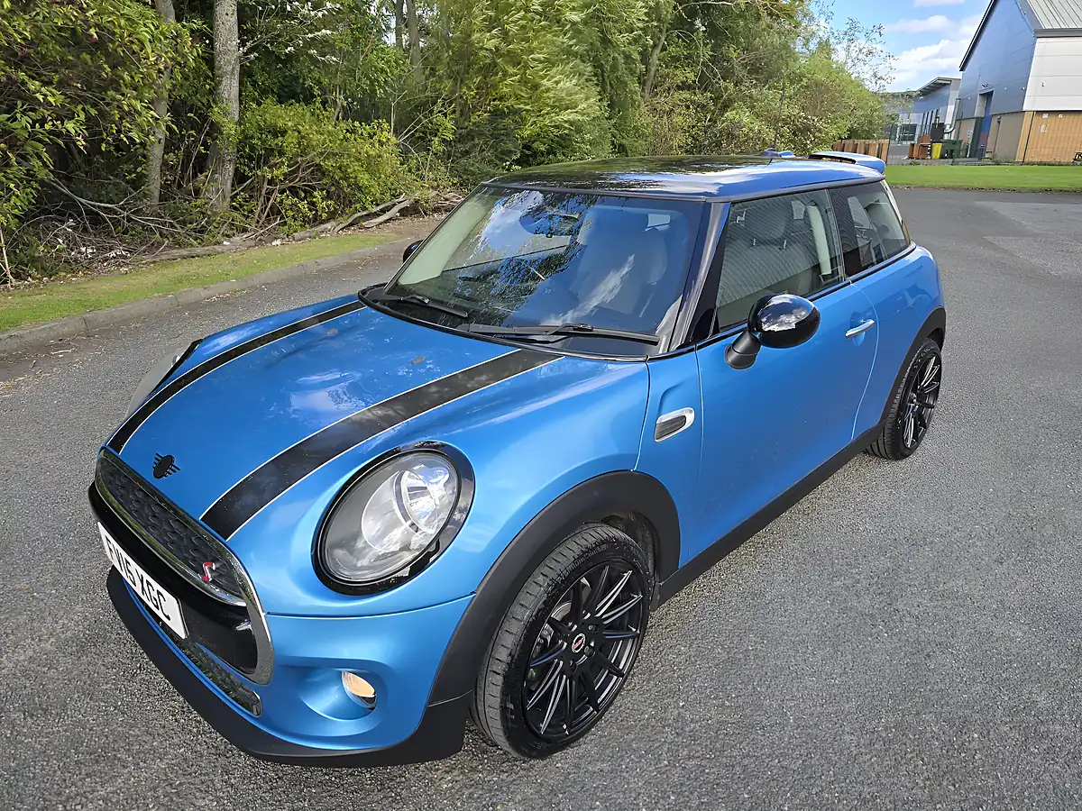 Used 2015 MINI Hatch Cooper 3-Door Blue - Interior and Exterior details 17