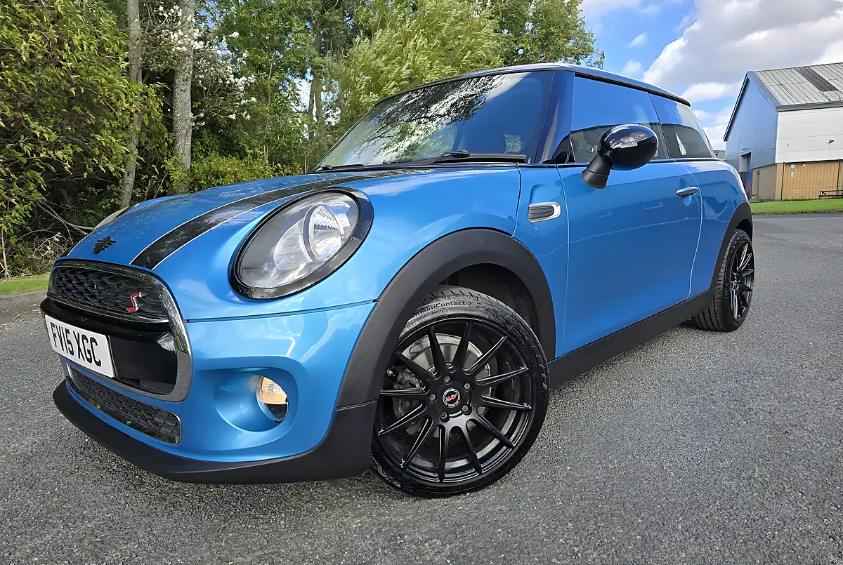 Used 2015 MINI Hatch Cooper 3-Door Blue - Interior and Exterior details 19