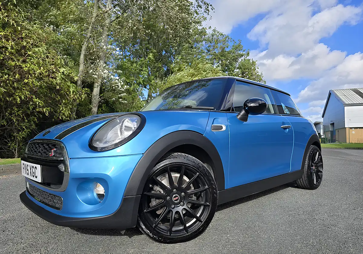 Used 2015 MINI Hatch Cooper 3-Door Blue - Interior and Exterior details 2
