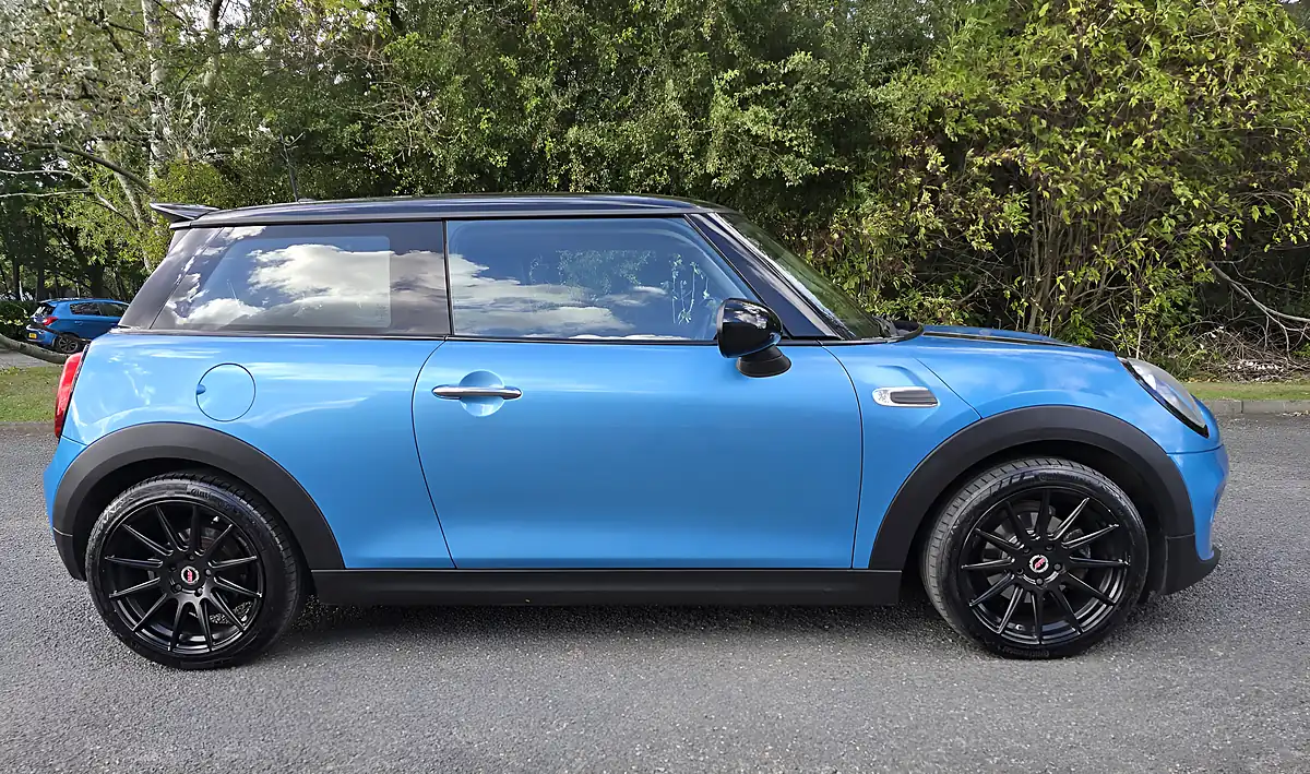 Used 2015 MINI Hatch Cooper 3-Door Blue - Interior and Exterior details 6