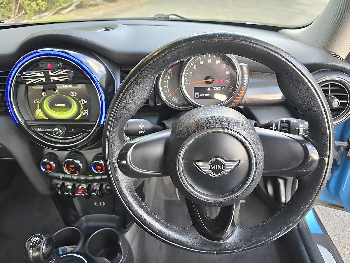 Used 2015 MINI Hatch Cooper 3-Door Blue - Interior and Exterior details 8
