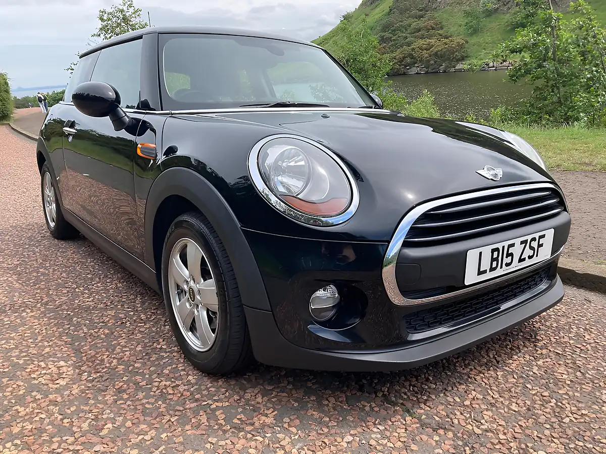 Used 2015 MINI Hatch Cooper Black - Front View
