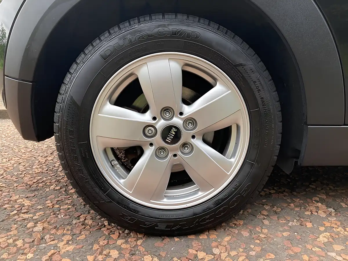 Used 2015 MINI Hatch Cooper Black - Interior and Exterior details 10