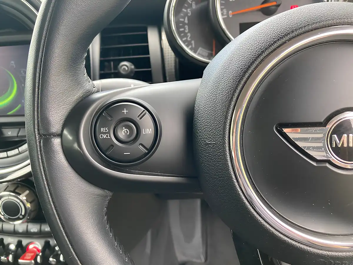 Used 2015 MINI Hatch Cooper Black - Interior and Exterior details 16