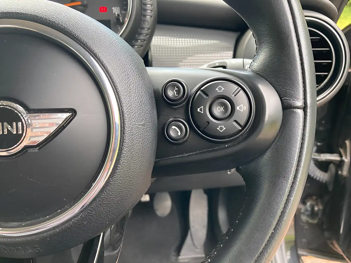 Used 2015 MINI Hatch Cooper Black - Interior and Exterior details 17
