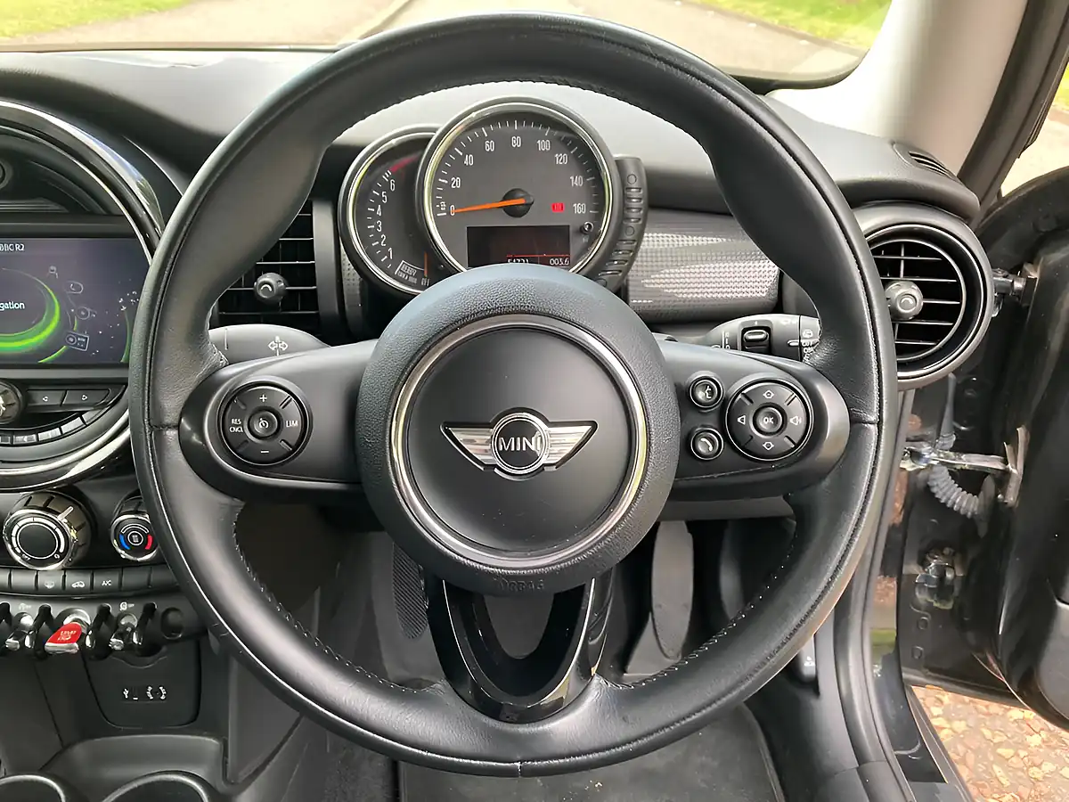 Used 2015 MINI Hatch Cooper Black - Interior and Exterior details 18