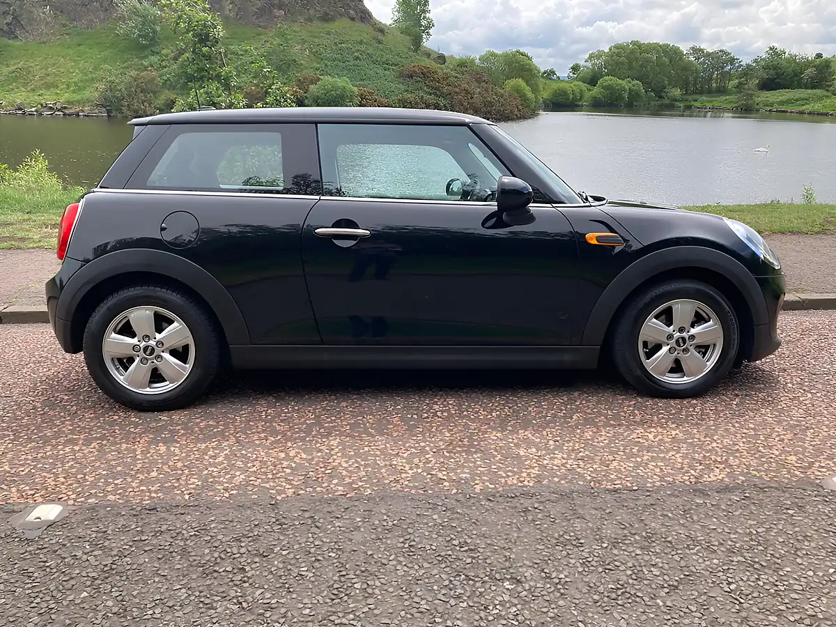 Used 2015 MINI Hatch Cooper Black - Interior and Exterior details 2