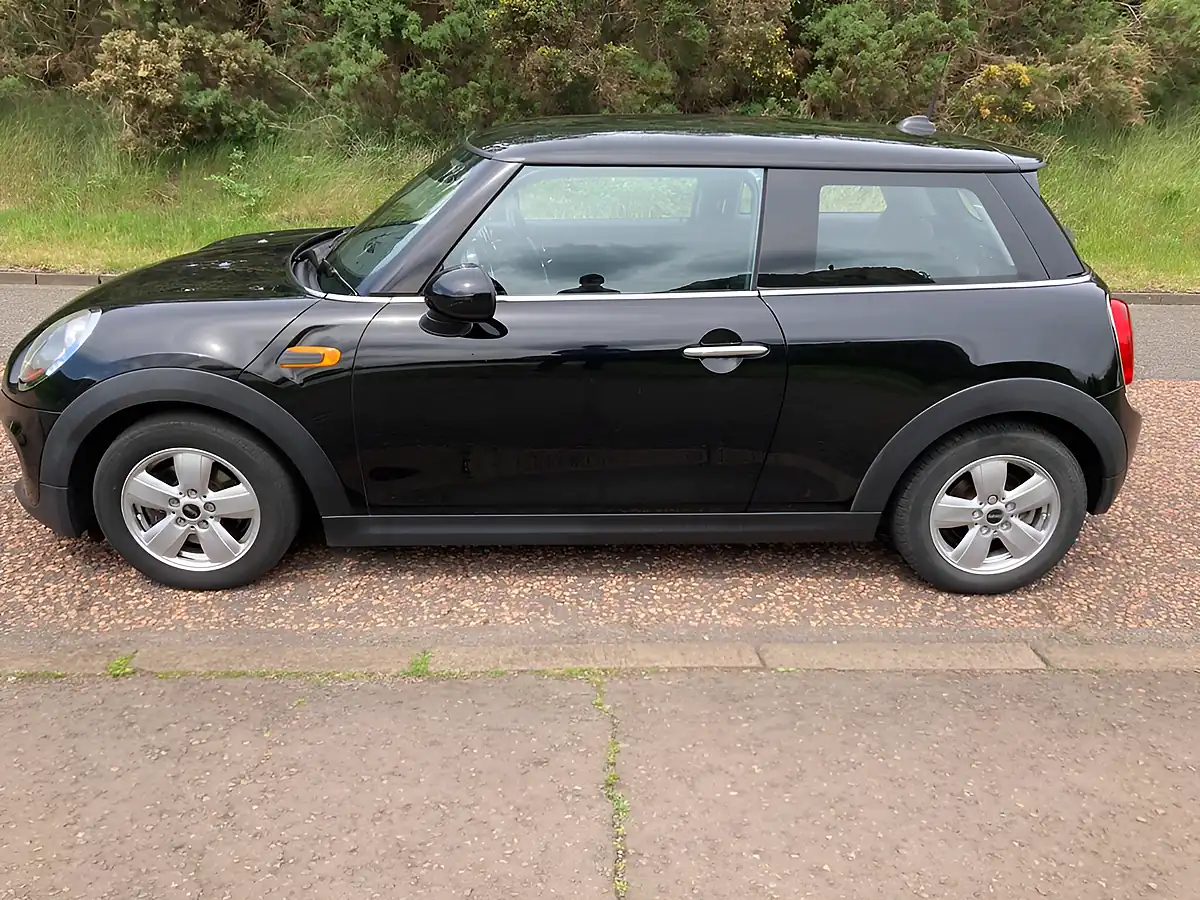 Used 2015 MINI Hatch Cooper Black - Interior and Exterior details 6