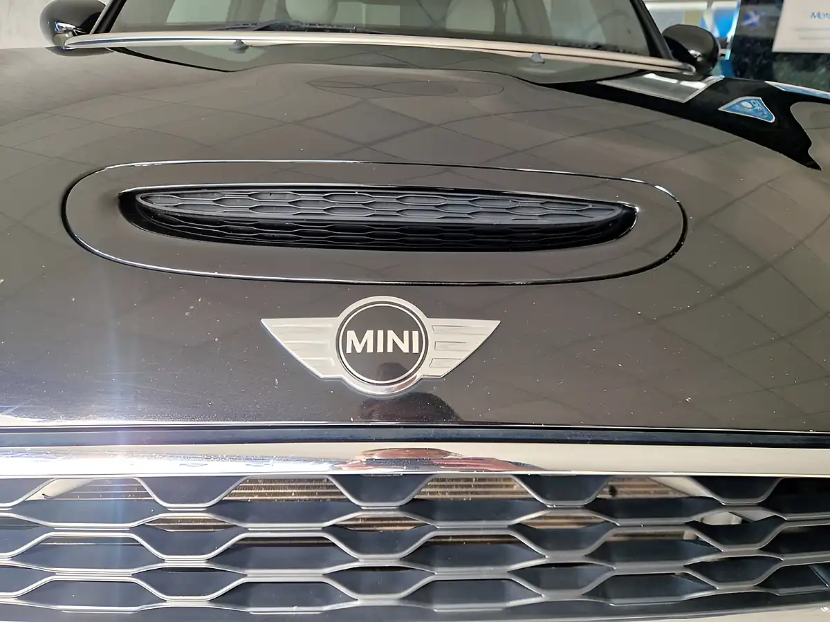 Used 2015 MINI Hatch Cooper Black - Interior and Exterior details 13