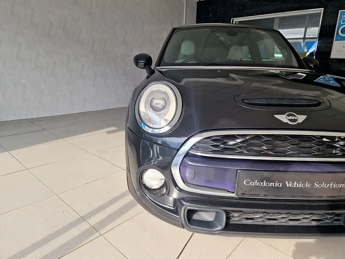 Used 2015 MINI Hatch Cooper Black - Interior and Exterior details 15