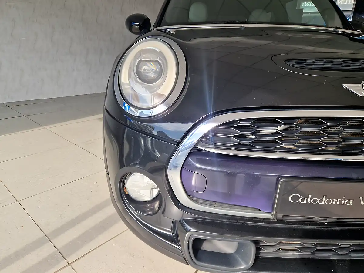 Used 2015 MINI Hatch Cooper Black - Interior and Exterior details 16