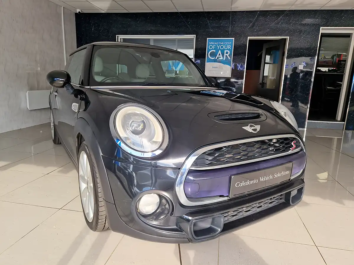 Used 2015 MINI Hatch Cooper Black - Interior and Exterior details 17