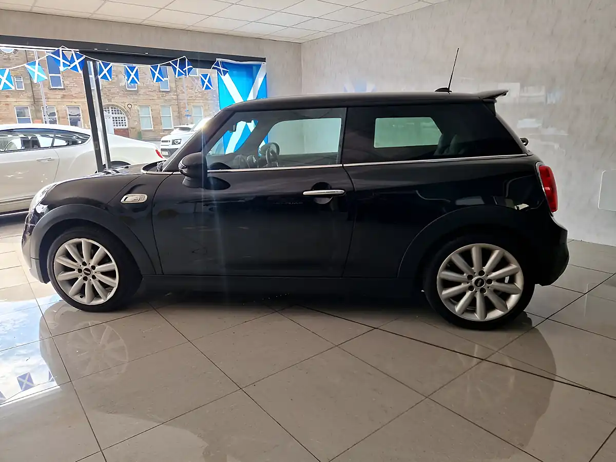 Used 2015 MINI Hatch Cooper Black - Interior and Exterior details 19