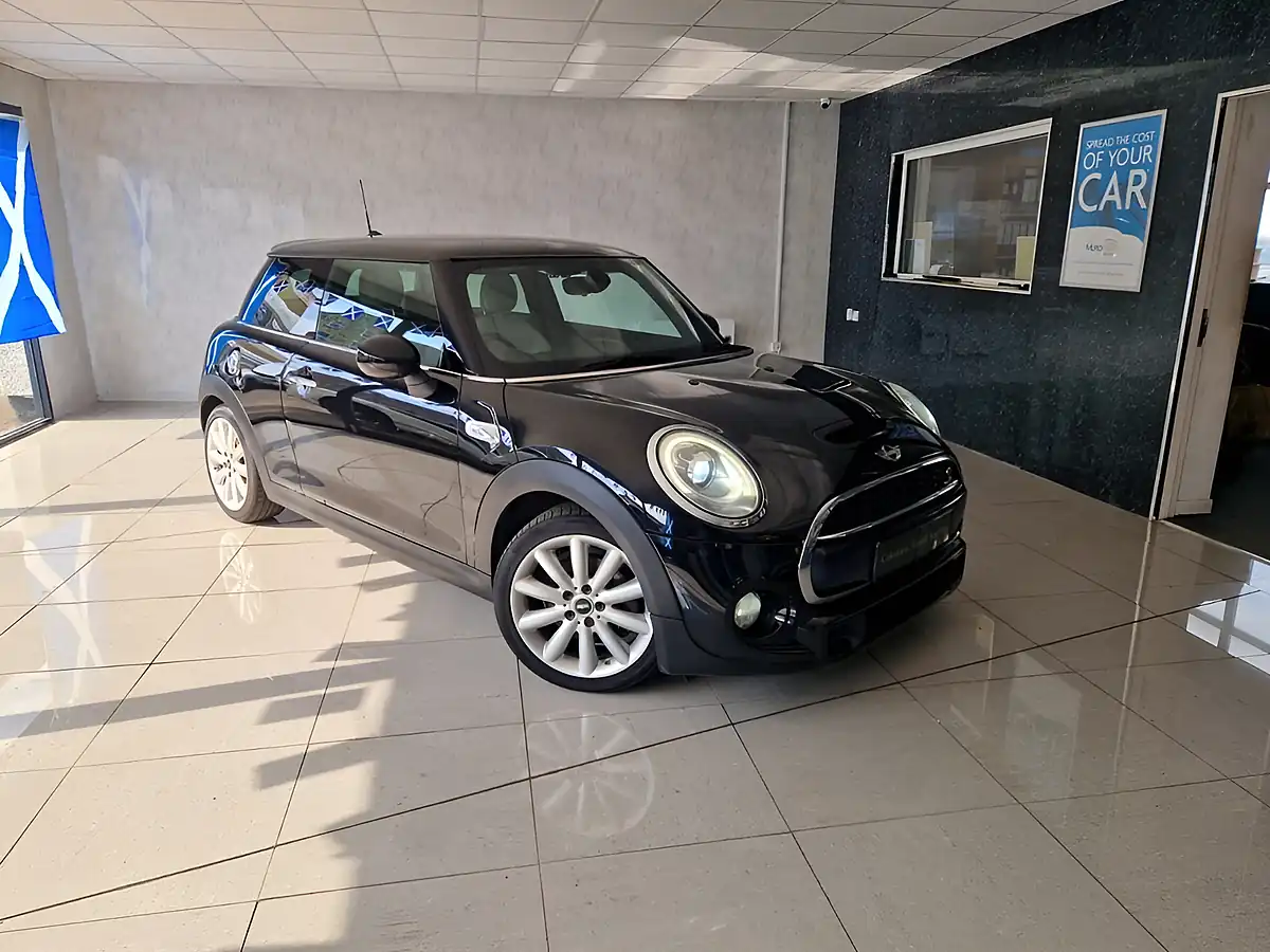 Used 2015 MINI Hatch Cooper Black - Interior and Exterior details 2